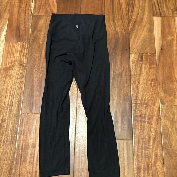 lululemon Women’s Black Textured High Rise Leggings Size 4 - Picture 2 of 5